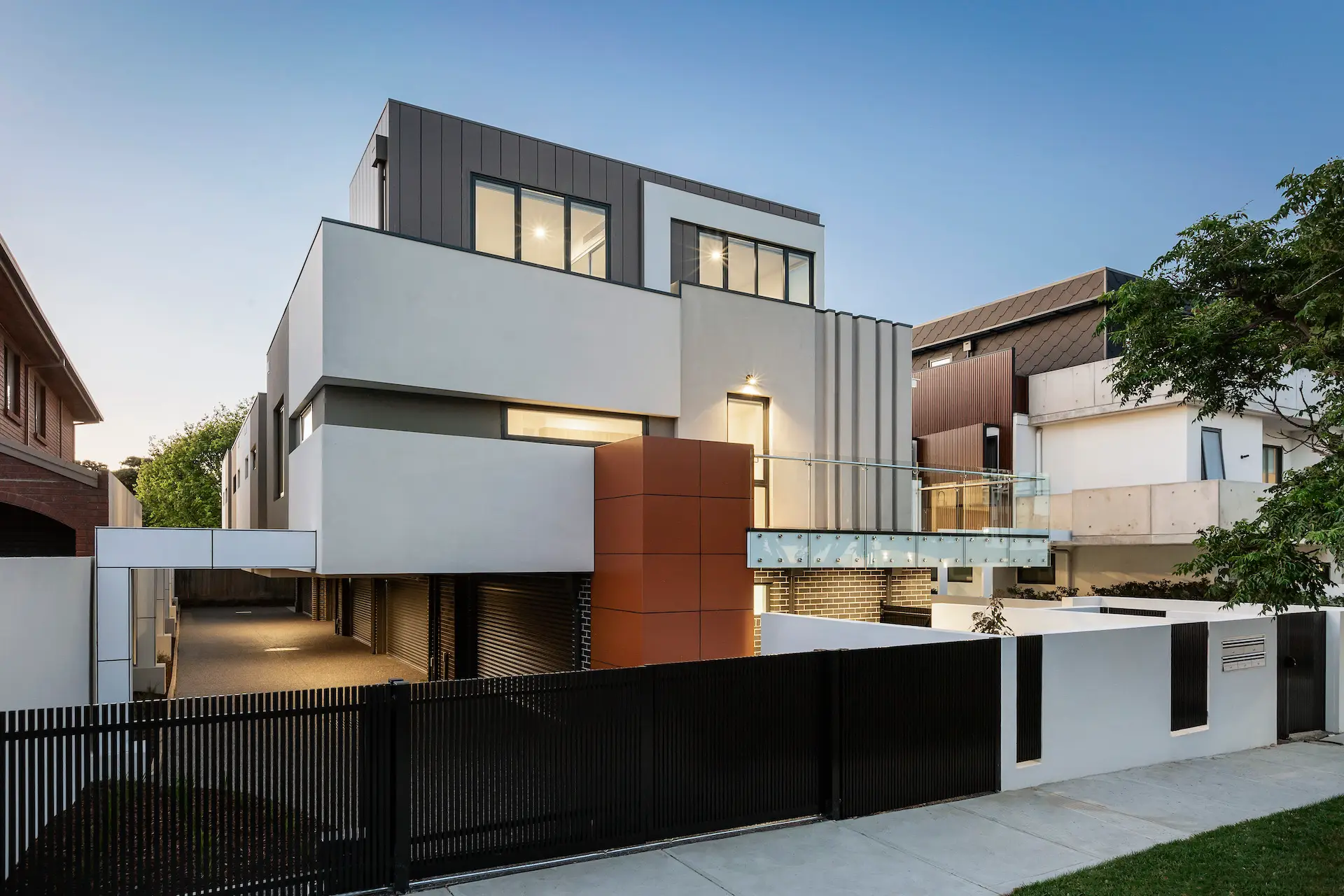 modern-house-facade-2024-09-17-10-57-35-utc-2.webp